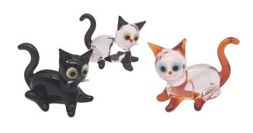 3 kleine sitzende Katzen